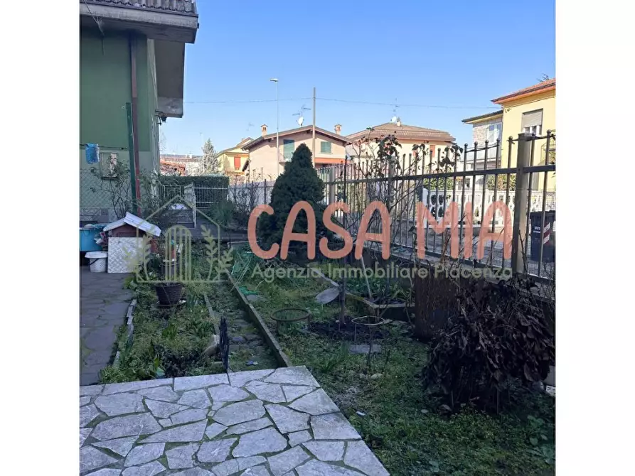 Immagine 1 di Casa semindipendente in vendita  in Via gramsci a Agazzano