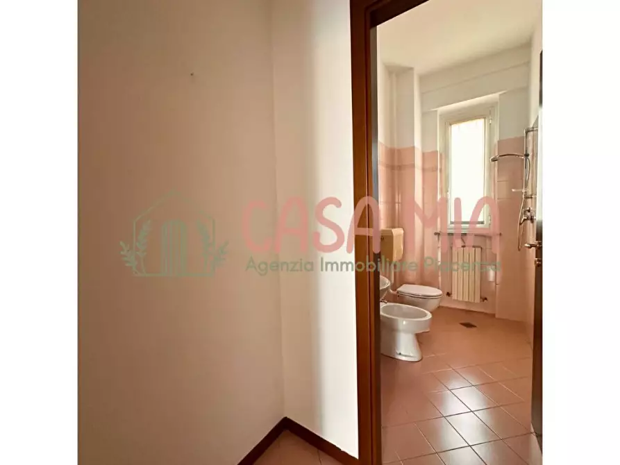 Immagine 12 di Ufficio in vendita  in via emilia est a Agazzano