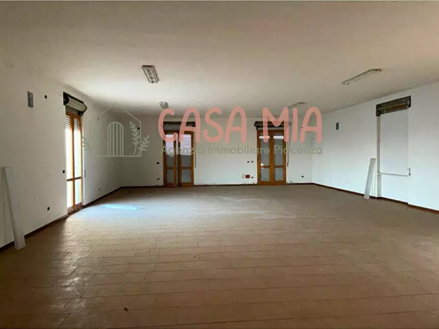 Immagine 6 di Magazzino in vendita  in via de amicis a Agazzano