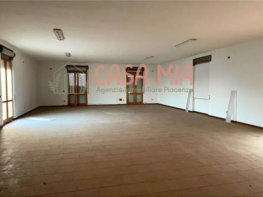 Immagine 7 di Magazzino in vendita  in via de amicis a Agazzano