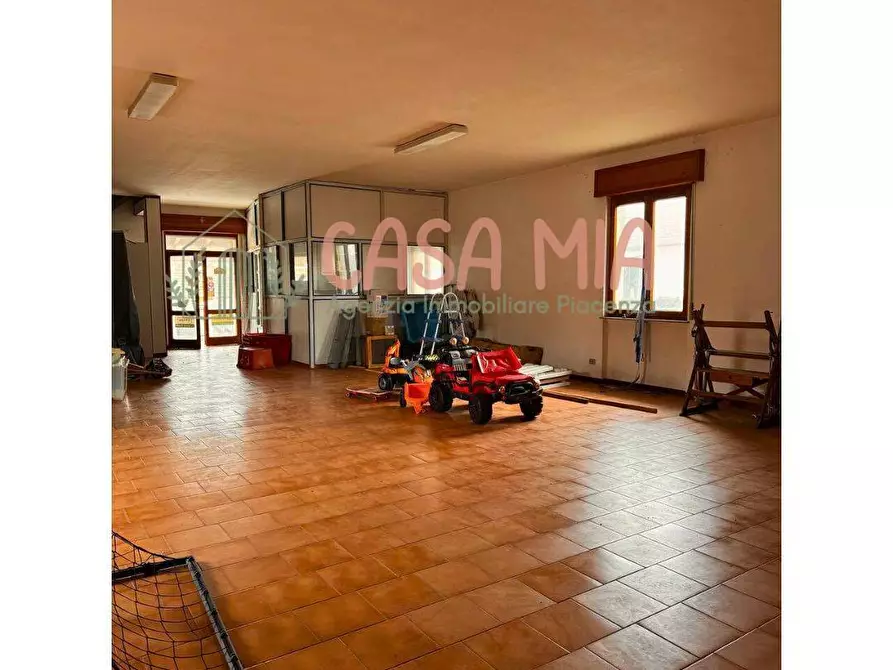Immagine 14 di Magazzino in vendita  in via de amicis a Agazzano