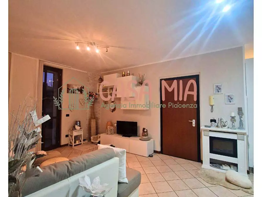 Immagine 1 di Appartamento in vendita  in VIA PO a Agazzano