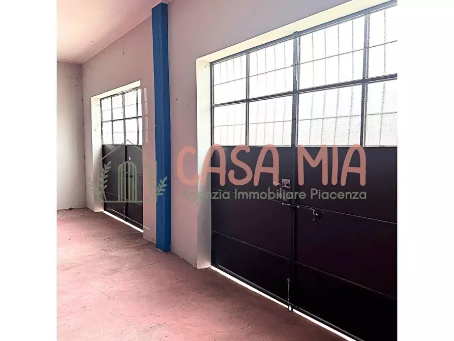 Immagine 15 di Locale commerciale in vendita  in Via emilia ovest a Agazzano