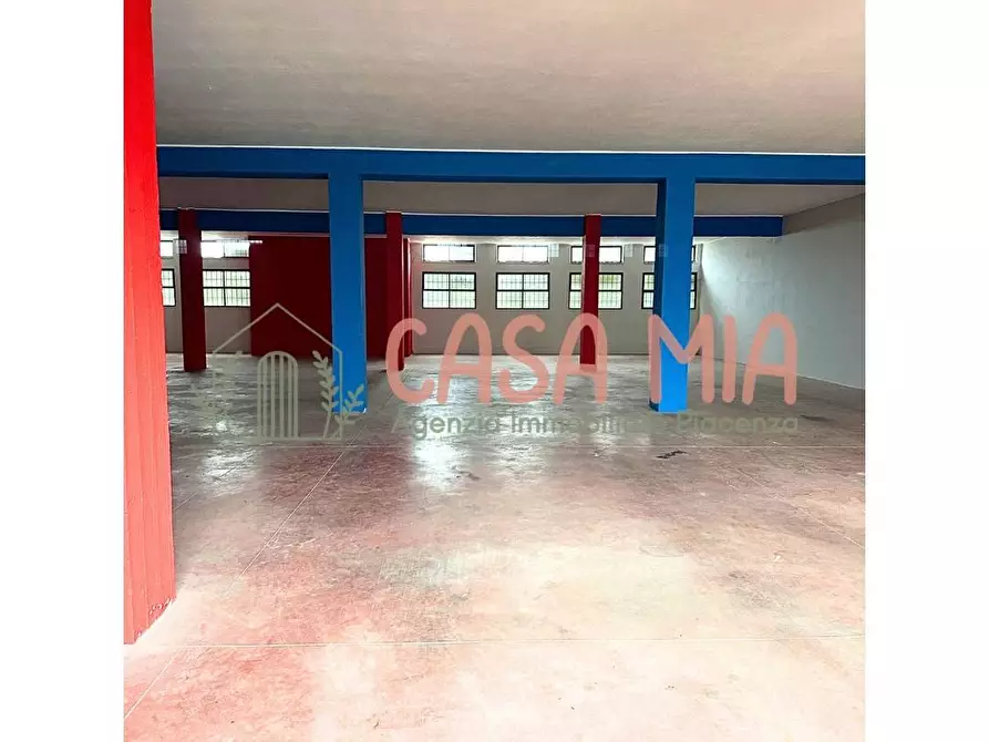 Immagine 16 di Locale commerciale in vendita  in Via emilia ovest a Agazzano