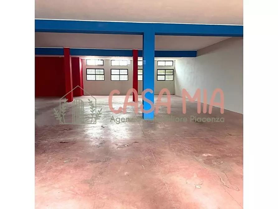 Immagine 19 di Locale commerciale in vendita  in Via emilia ovest a Agazzano