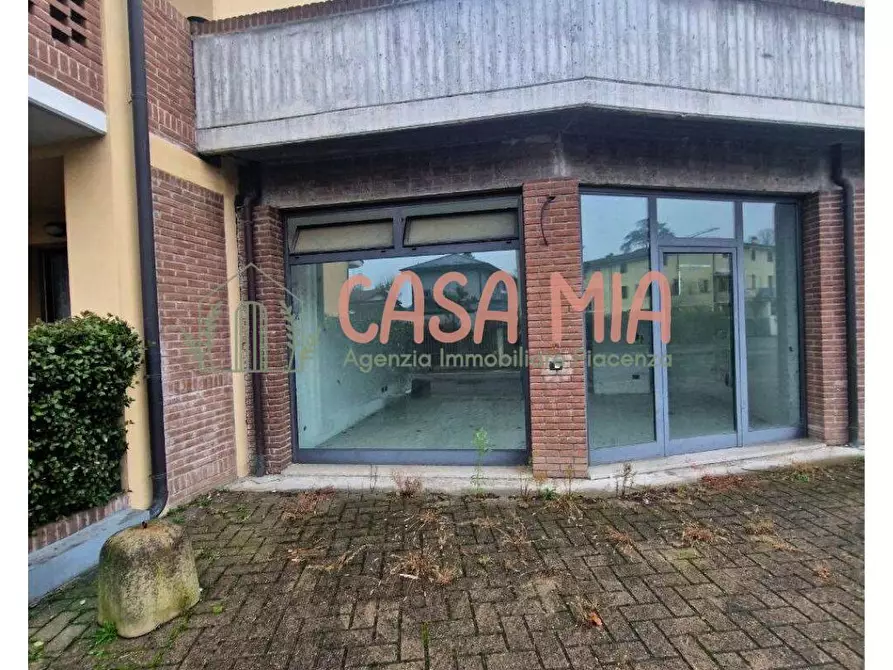 Immagine 1 di Negozio in vendita  in VIA PASCOLI a Agazzano