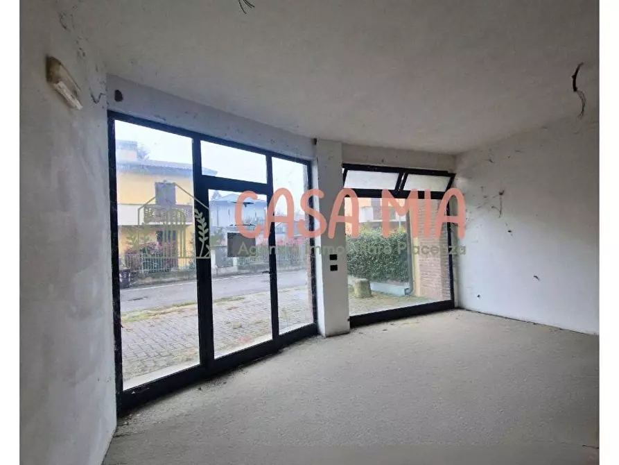 Immagine 2 di Negozio in vendita  in VIA PASCOLI a Agazzano