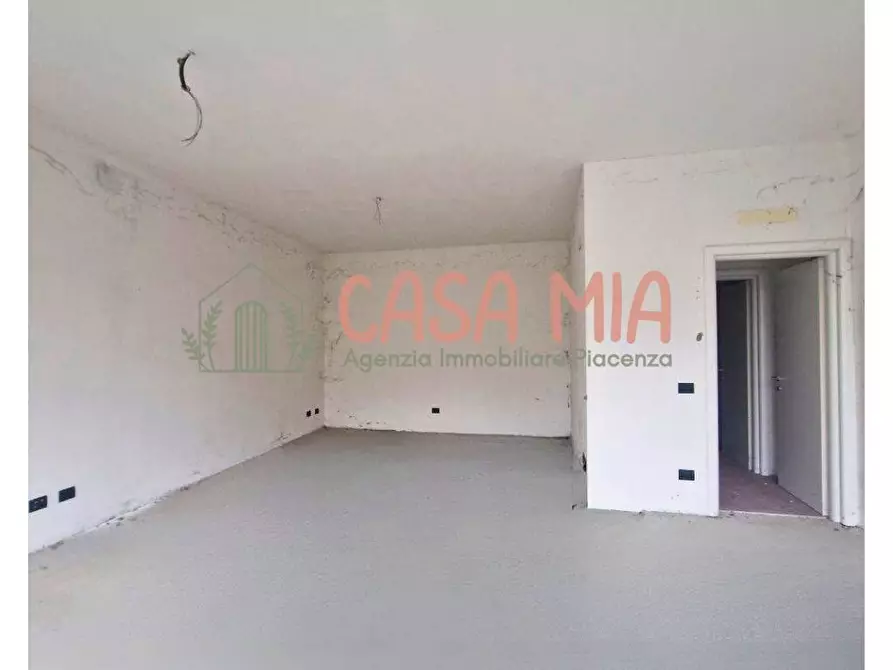 Immagine 4 di Negozio in vendita  in VIA PASCOLI a Agazzano