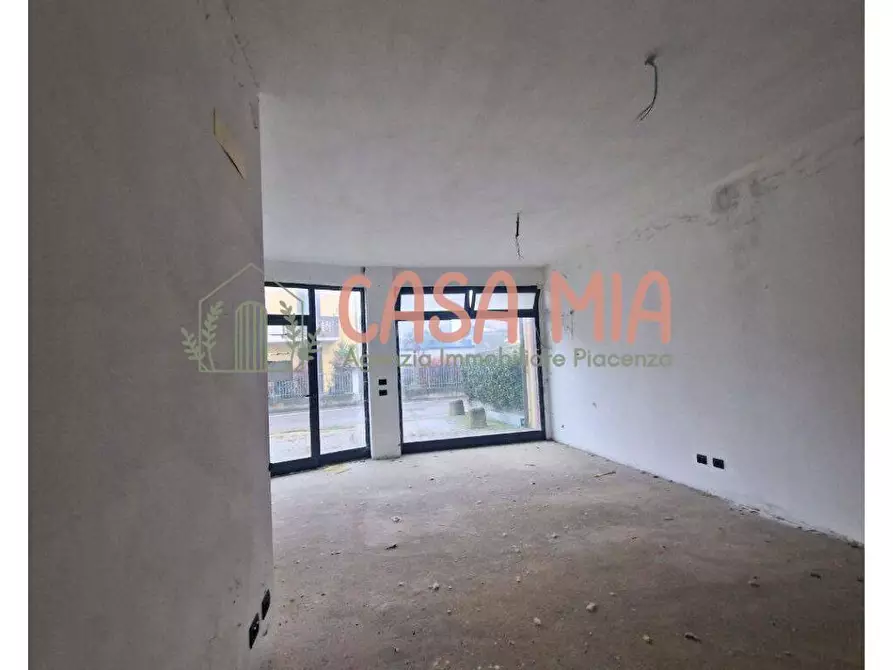 Immagine 8 di Negozio in vendita  in VIA PASCOLI a Agazzano