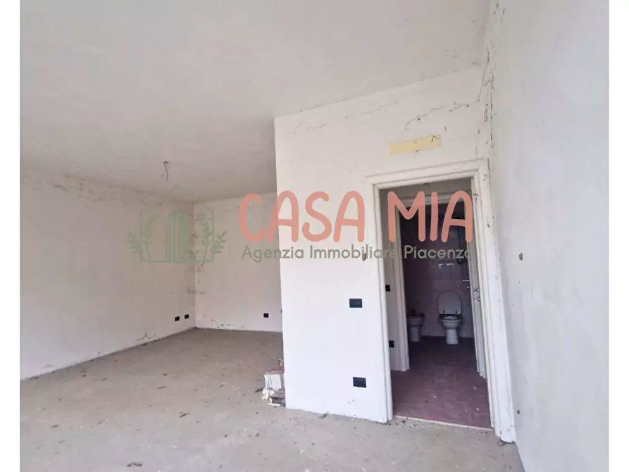 Immagine 10 di Negozio in vendita  in VIA PASCOLI a Agazzano