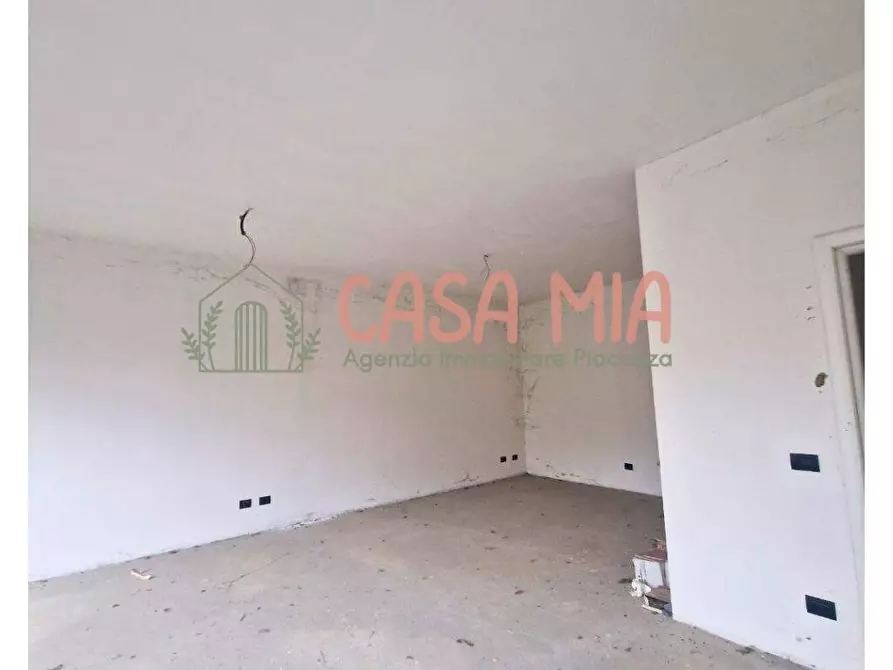 Immagine 11 di Negozio in vendita  in VIA PASCOLI a Agazzano