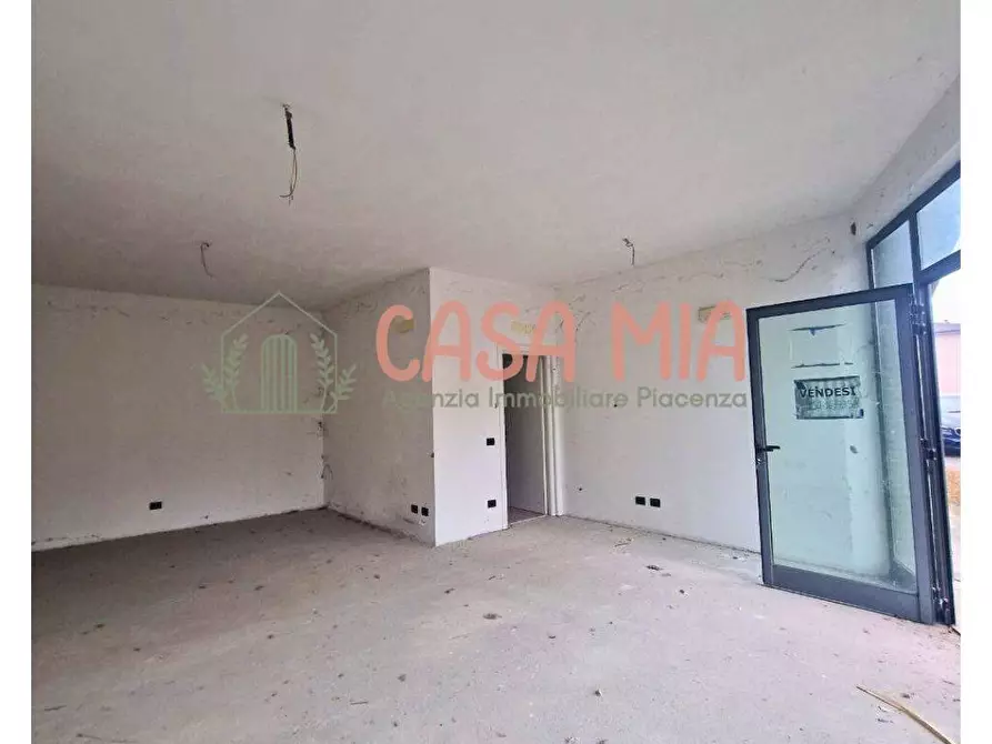 Immagine 12 di Negozio in vendita  in VIA PASCOLI a Agazzano