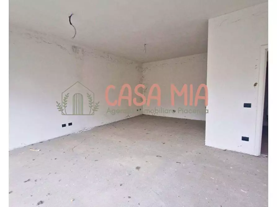 Immagine 14 di Negozio in vendita  in VIA PASCOLI a Agazzano