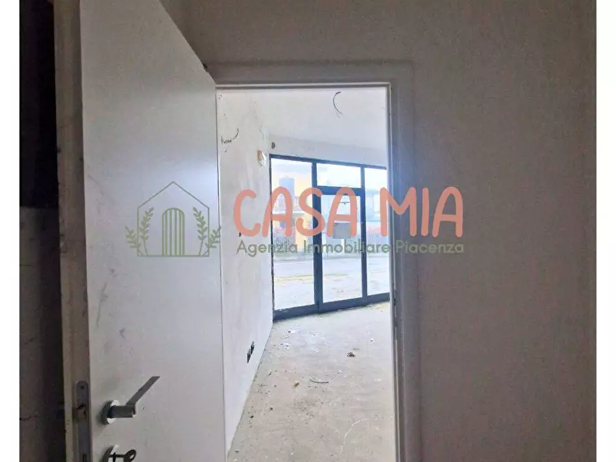 Immagine 16 di Negozio in vendita  in VIA PASCOLI a Agazzano