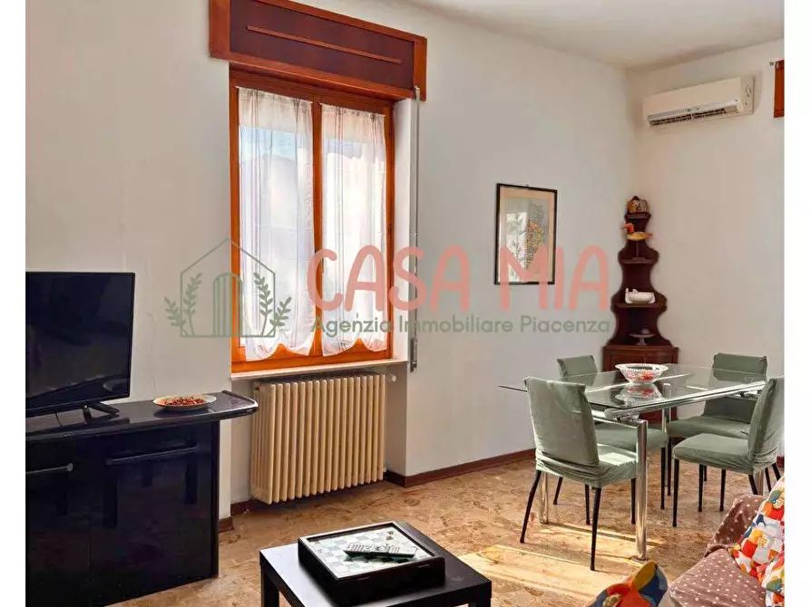 Immagine 1 di Appartamento in vendita  in via garibaldi a Agazzano