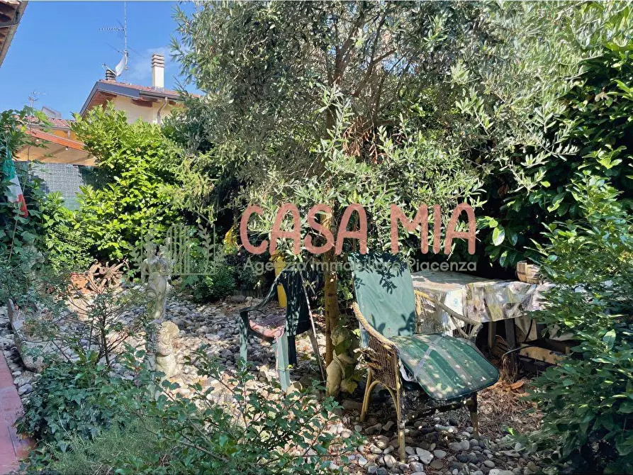 Immagine 2 di Villetta a schiera in vendita  in via caselle a Agazzano