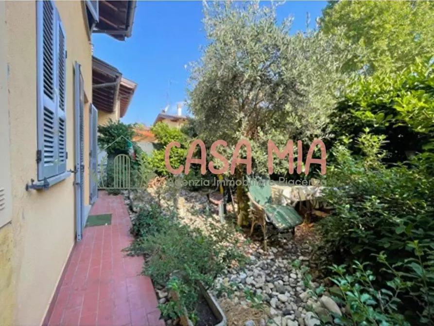 Immagine 1 di Villetta a schiera in vendita  in via caselle a Agazzano