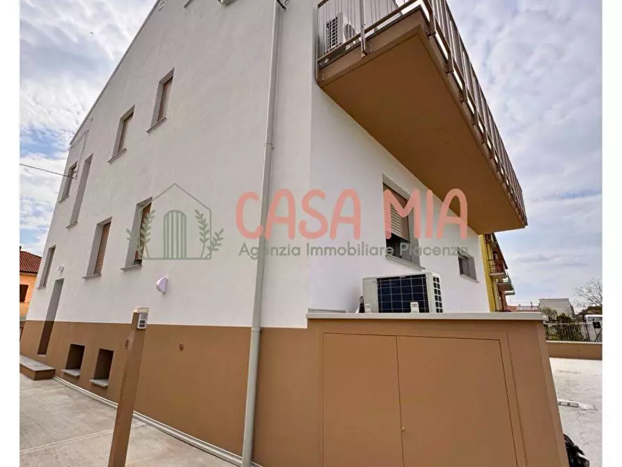 Immagine 4 di Appartamento in vendita  in via 4 novembre a Agazzano