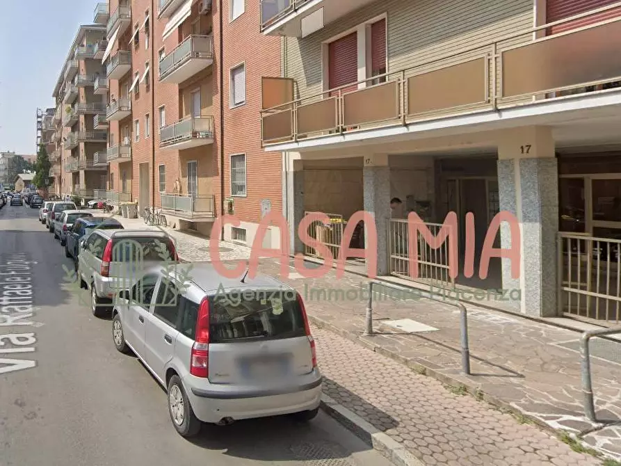 Immagine 2 di Box auto in vendita  in Via fulgosio 17 a Piacenza