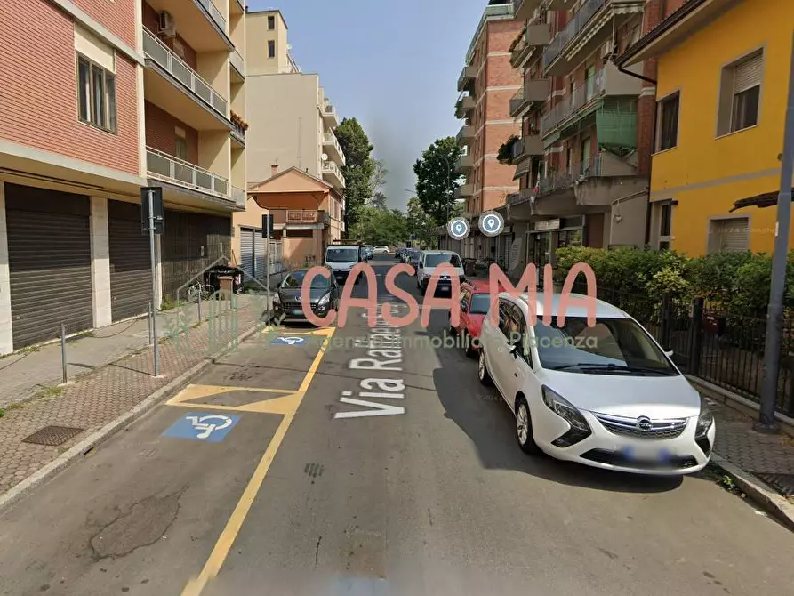 Immagine 3 di Box auto in vendita  in Via fulgosio 17 a Piacenza