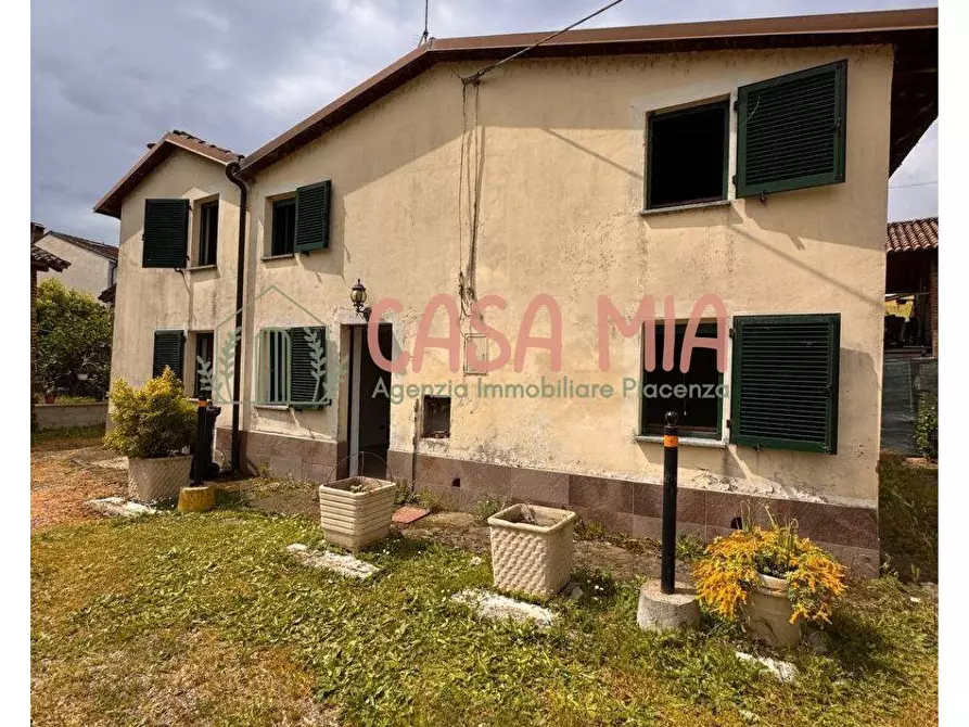 Immagine 1 di Casa indipendente in vendita  in Via Castello a Agazzano