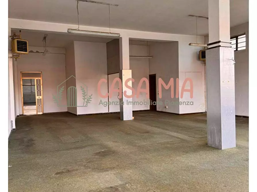 Immagine 3 di Negozio in vendita  in Via emilia est 78 a Agazzano