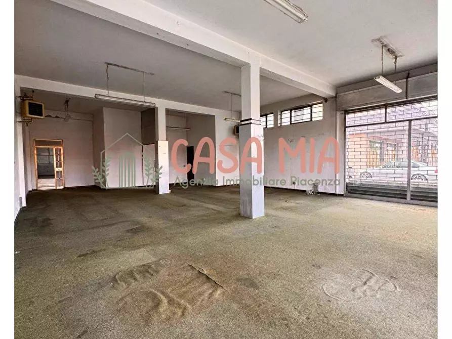 Immagine 4 di Negozio in vendita  in Via emilia est 78 a Agazzano