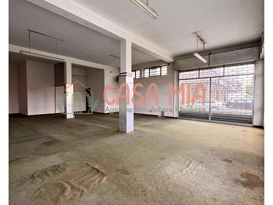 Immagine 5 di Negozio in vendita  in Via emilia est 78 a Agazzano