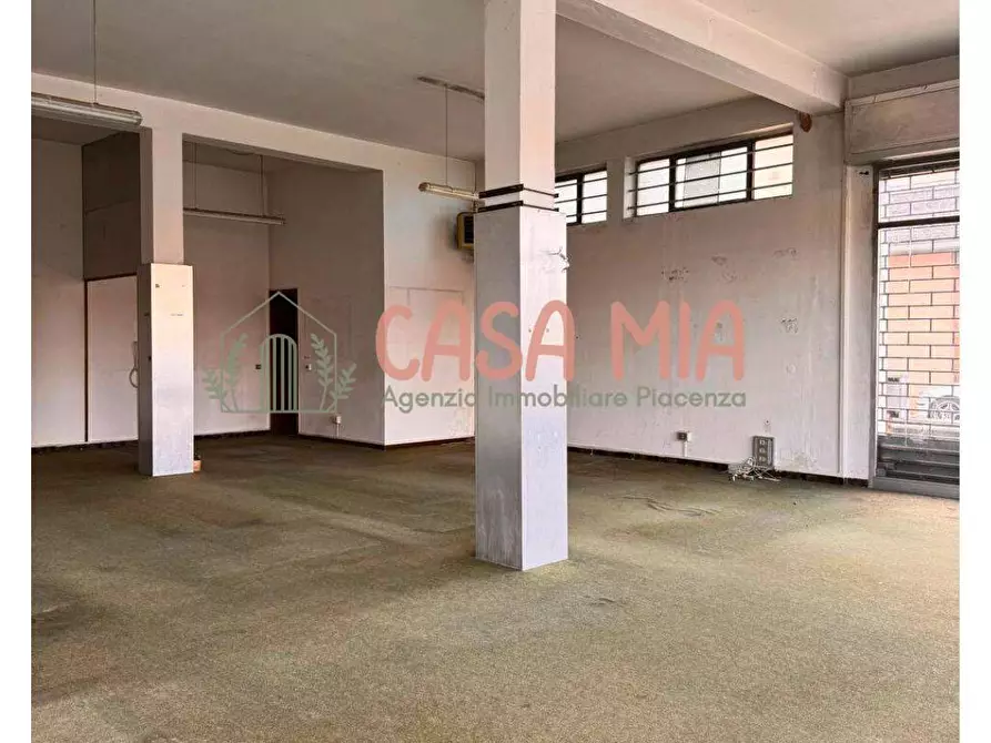 Immagine 6 di Negozio in vendita  in Via emilia est 78 a Agazzano