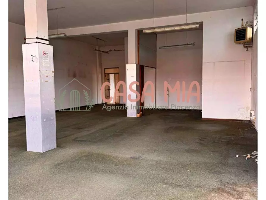 Immagine 8 di Negozio in vendita  in Via emilia est 78 a Agazzano
