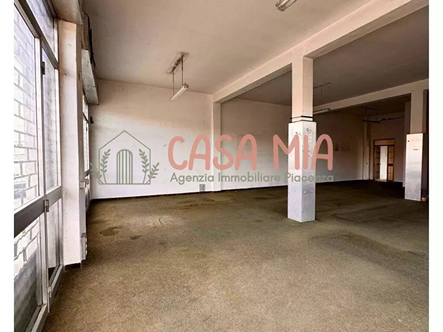 Immagine 10 di Negozio in vendita  in Via emilia est 78 a Agazzano