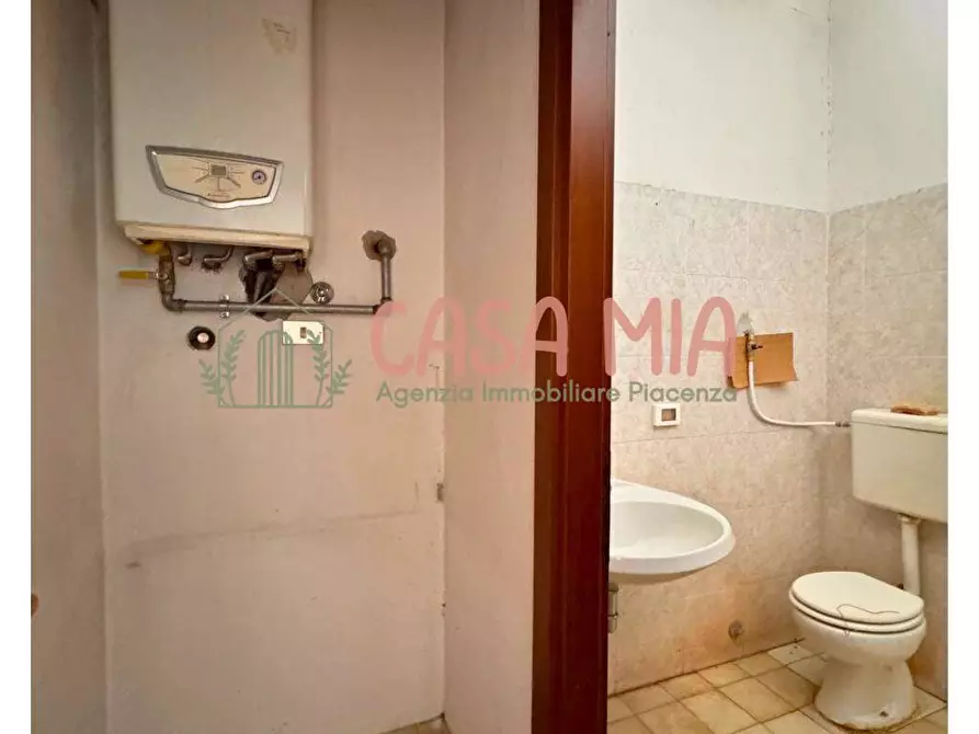 Immagine 15 di Negozio in vendita  in Via emilia est 78 a Agazzano