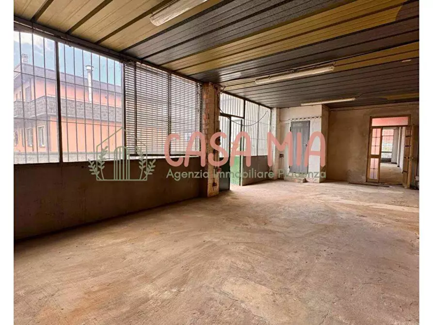 Immagine 16 di Negozio in vendita  in Via emilia est 78 a Agazzano