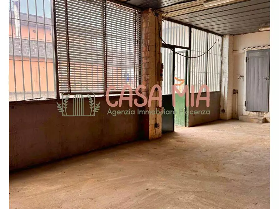 Immagine 17 di Negozio in vendita  in Via emilia est 78 a Agazzano