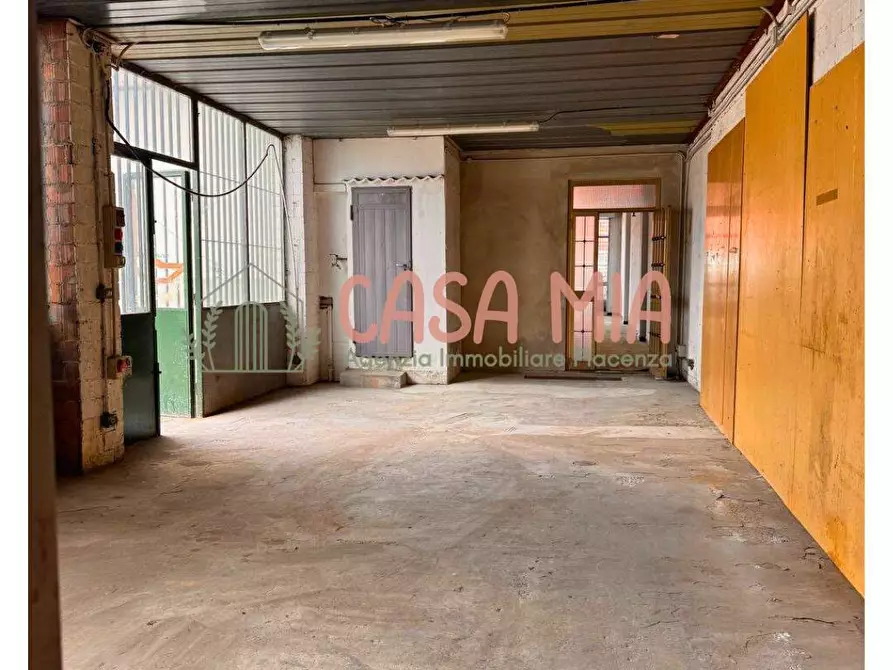 Immagine 18 di Negozio in vendita  in Via emilia est 78 a Agazzano