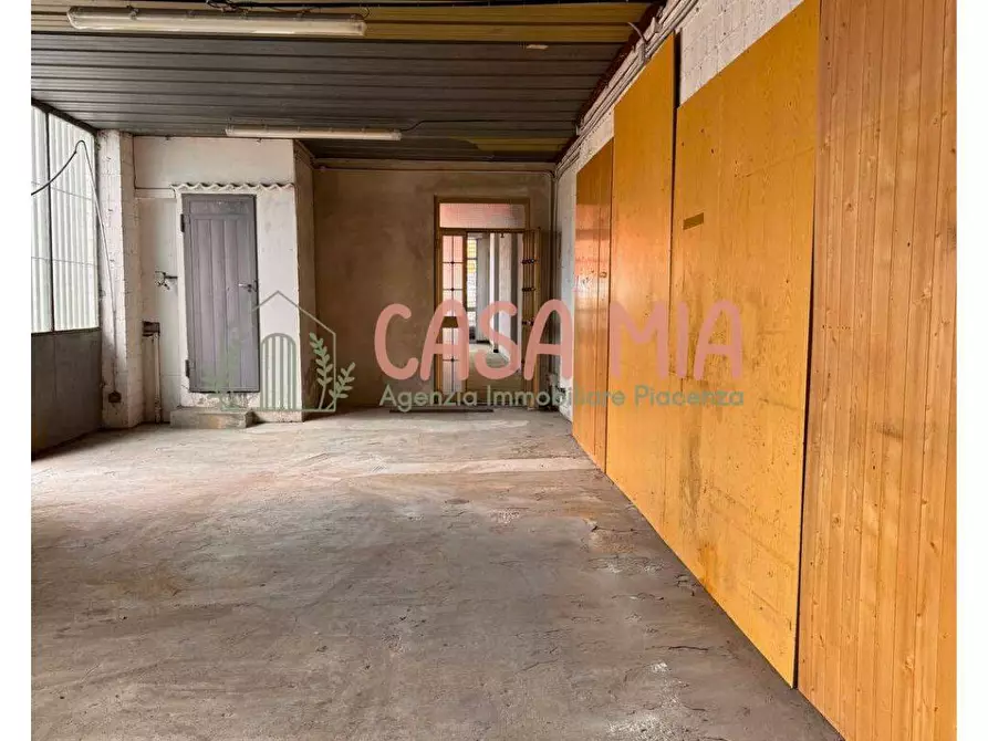 Immagine 19 di Negozio in vendita  in Via emilia est 78 a Agazzano