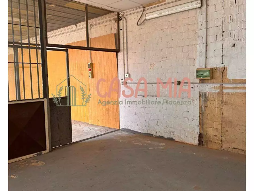 Immagine 22 di Negozio in vendita  in Via emilia est 78 a Agazzano