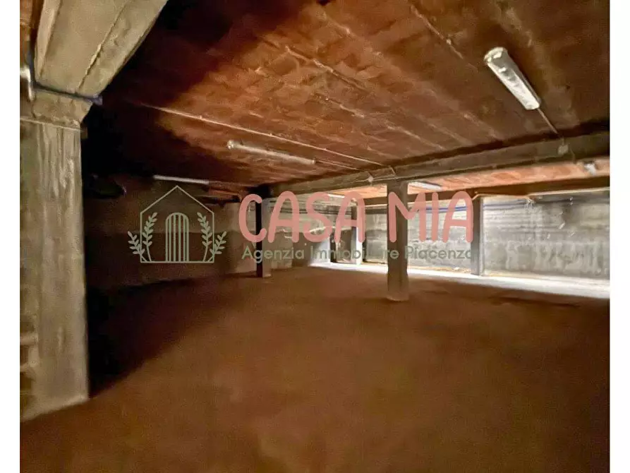 Immagine 23 di Negozio in vendita  in Via emilia est 78 a Agazzano