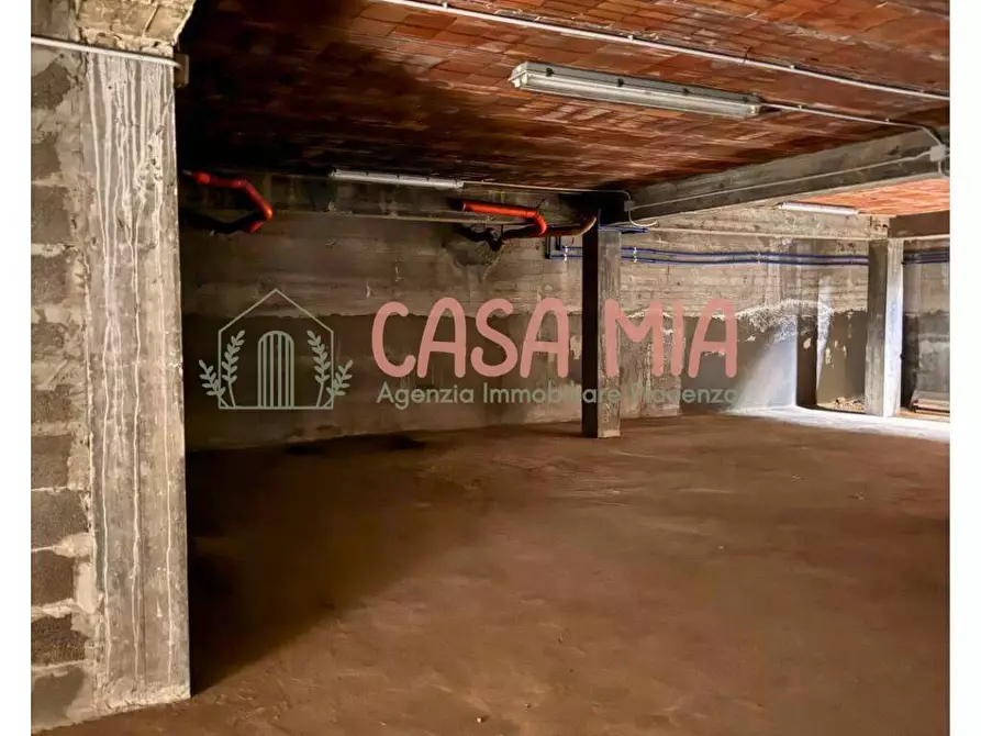 Immagine 24 di Negozio in vendita  in Via emilia est 78 a Agazzano