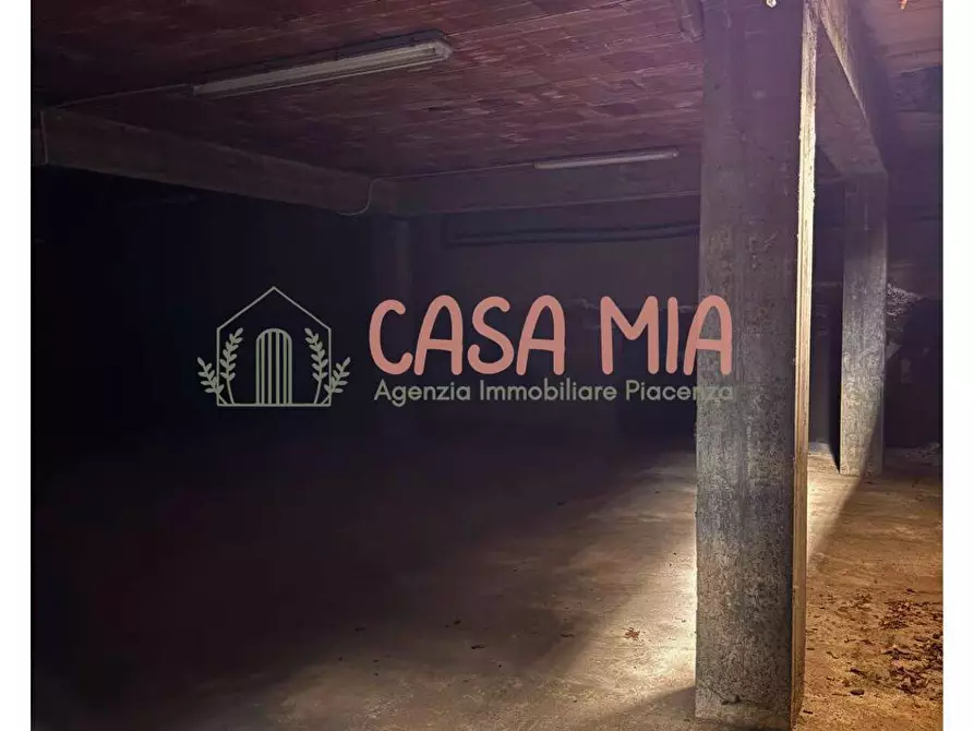 Immagine 25 di Negozio in vendita  in Via emilia est 78 a Agazzano