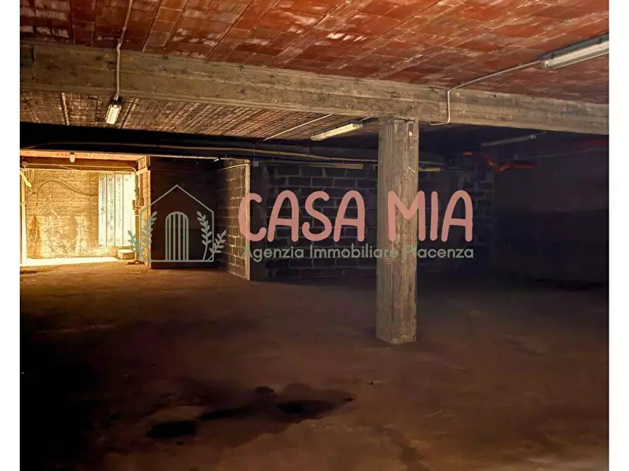 Immagine 26 di Negozio in vendita  in Via emilia est 78 a Agazzano