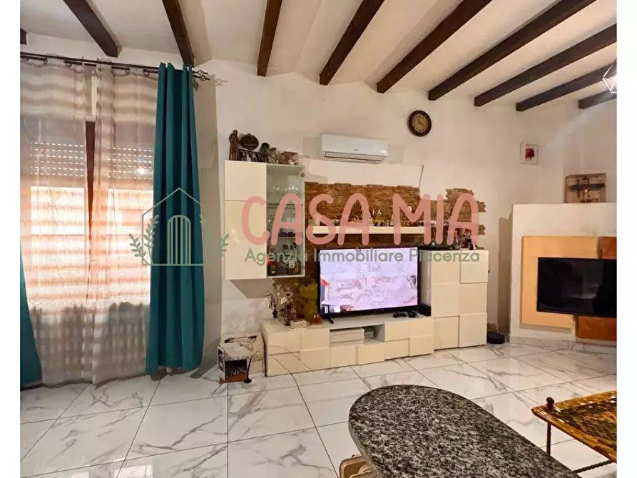 Immagine 4 di Villa in vendita  in Via Leonardo Da Vinci a Castel San Giovanni