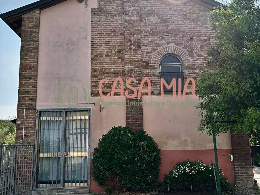 Immagine 1 di Casa indipendente in vendita  in Località stradone a Agazzano