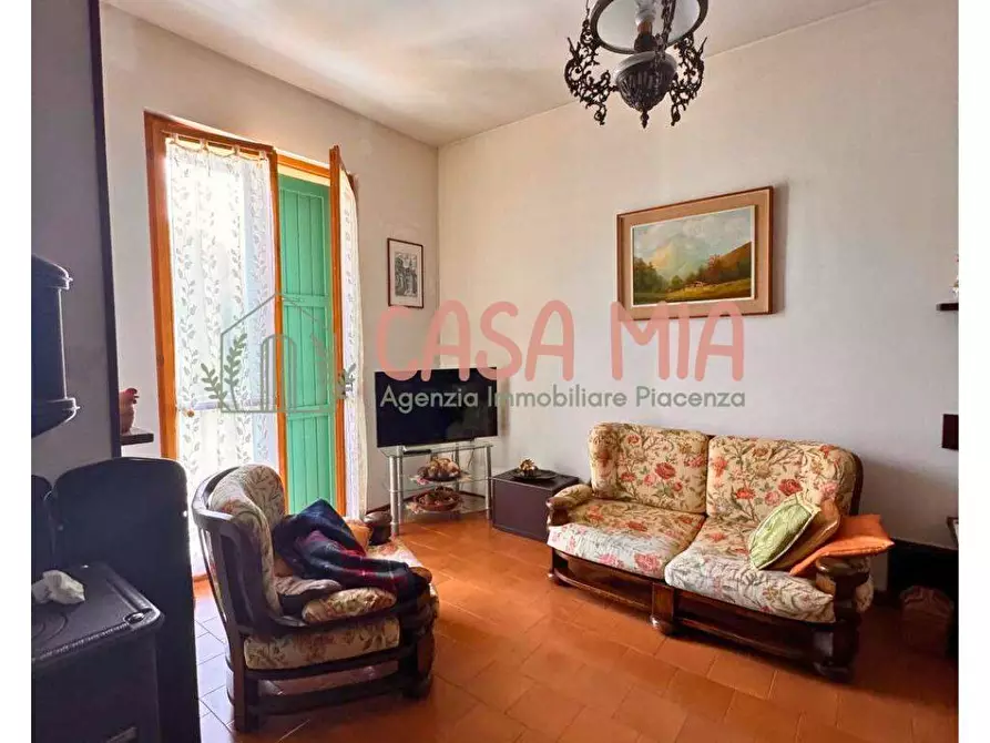 Immagine 1 di Appartamento in vendita  in Via aldo moro a Ferriere