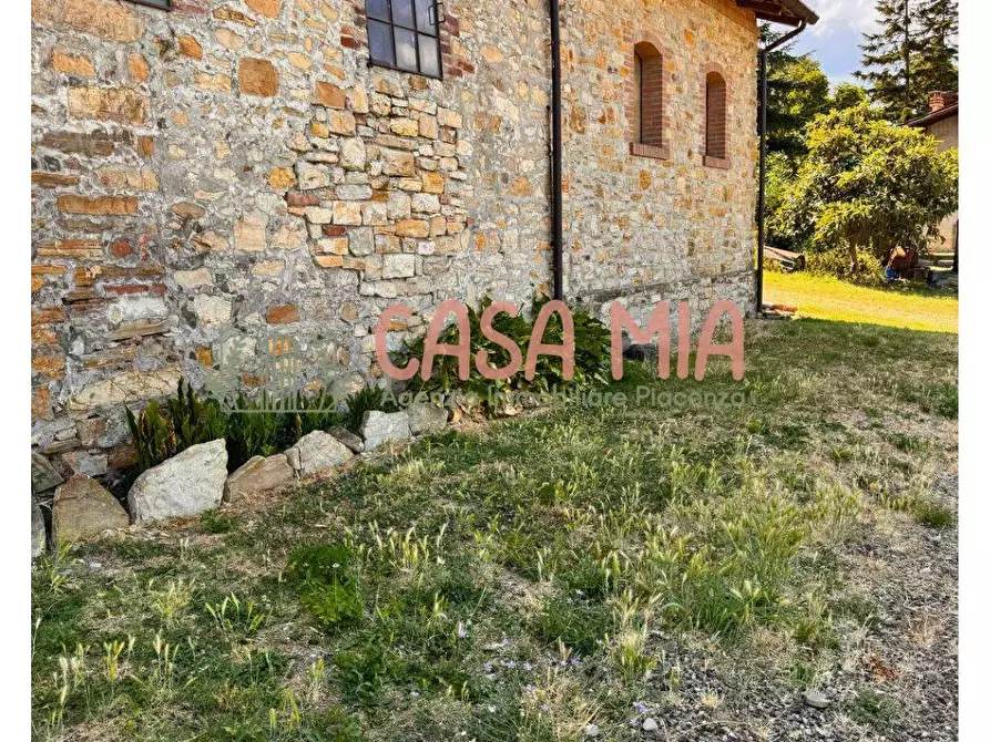 Immagine 10 di Rustico / casale in vendita  in Via del borgo a Agazzano