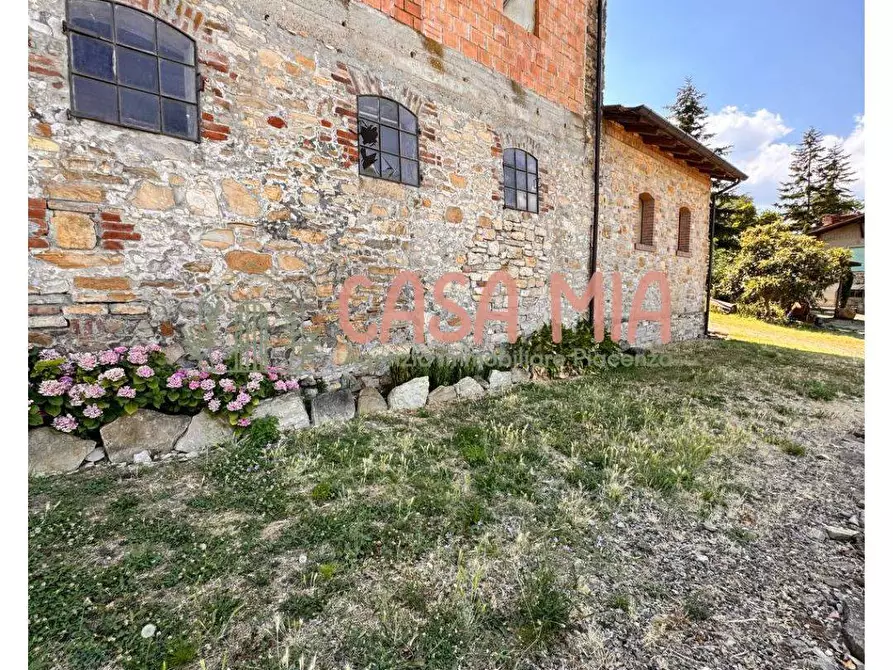 Immagine 11 di Rustico / casale in vendita  in Via del borgo a Agazzano