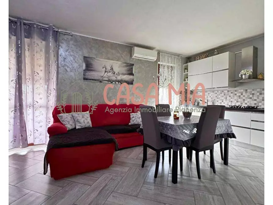 Immagine 1 di Appartamento in vendita  in via fulgosi a Agazzano