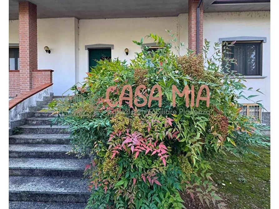 Immagine 3 di Villa in vendita  in Via De amicis a Agazzano
