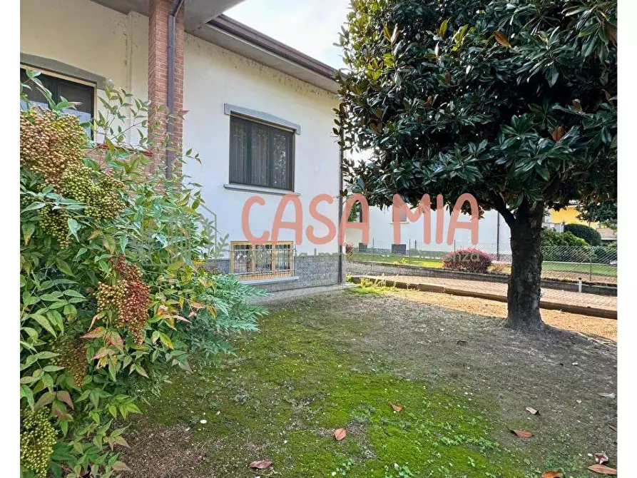 Immagine 5 di Villa in vendita  in Via De amicis a Agazzano
