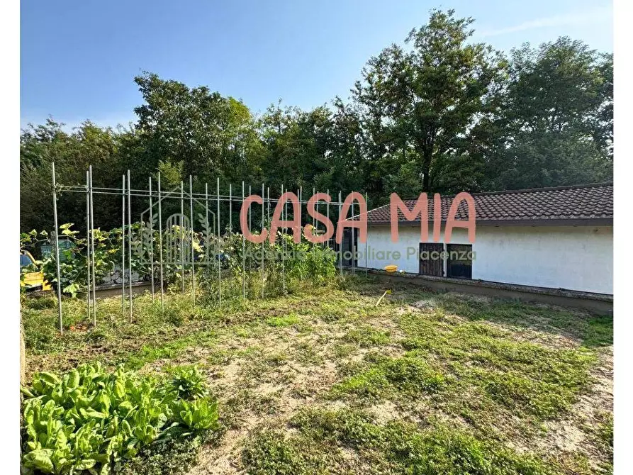 Immagine 6 di Villa in vendita  in Via De amicis a Agazzano